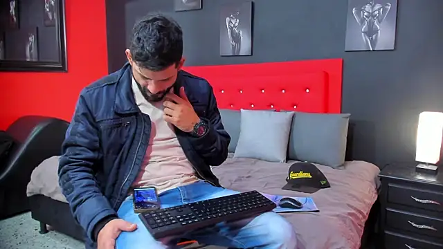 Snapshot of Thiagogomez chatting on October 7, 12:28 pm Thiagogomez online show from October 7, 12:28 pm