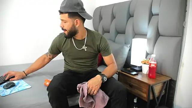 Thiagogomez online show from March 25, 7:13 pm