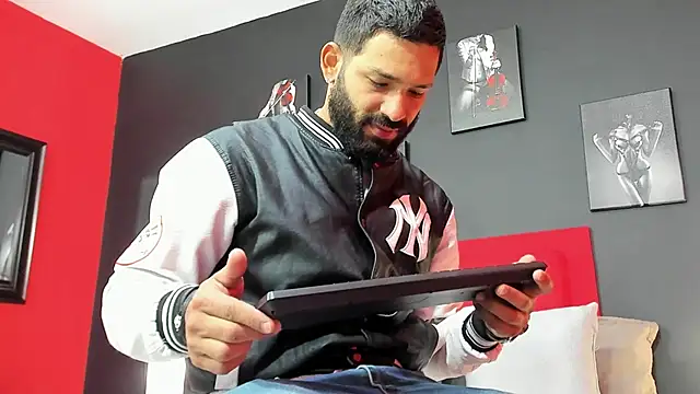 Snapshot of Thiagogomez chatting on March 12, 12:26 pm Thiagogomez online show from March 12, 12:26 pm