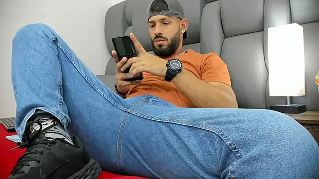 Thiagogomez online show from March 18, 7:15 pm