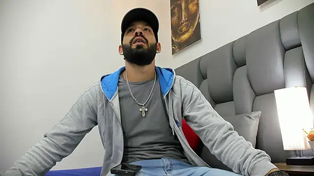 Thiagogomez online show from March 10, 7:07 pm