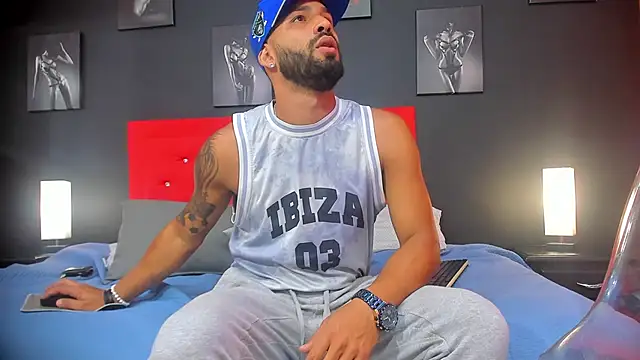 Snapshot of Thiagogomez chatting on February 21, 12:27 pm Thiagogomez online show from February 21, 12:27 pm