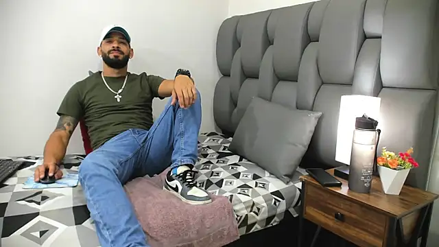 Thiagogomez online show from March 19, 7:14 pm