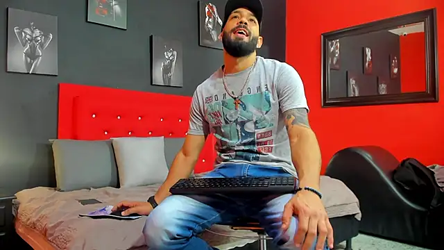 Snapshot of Thiagogomez chatting on September 23, 12:23 pm Thiagogomez online show from September 23, 12:23 pm