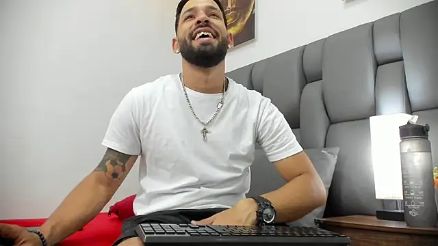 Thiagogomez online show from March 16, 7:16 pm