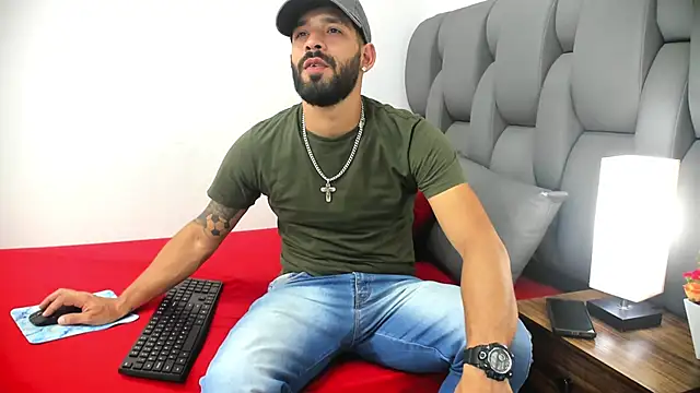 Thiagogomez online show from March 31, 7:16 pm