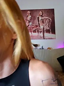 LessiaMia online show from March 24, 5:02 pm