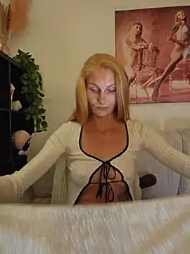 LessiaMia online show from May 18, 7:40 pm