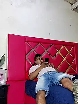 ViolettAndCandy online show from December 4, 2:49 pm