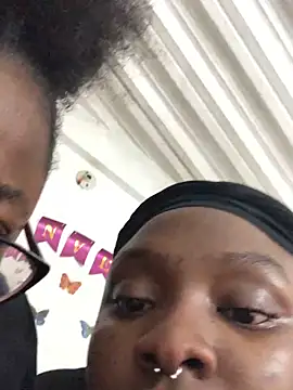 Snapshot of The_wickles_4443 chatting on October 21, 7:57 pm The wickles 4443 online show from October 21, 7:57 pm