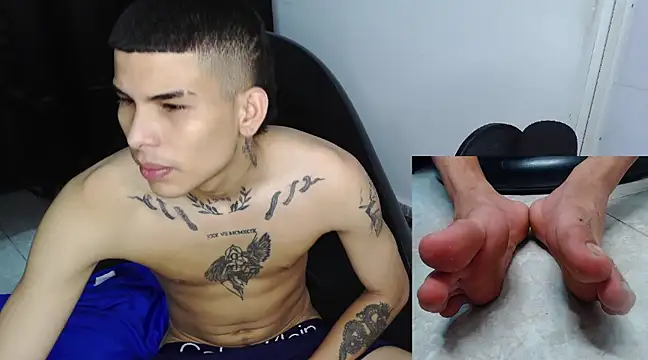 Snapshot of hot_king20 chatting on February 8, 6:01 pm hot king20 online show from February 8, 6:01 pm