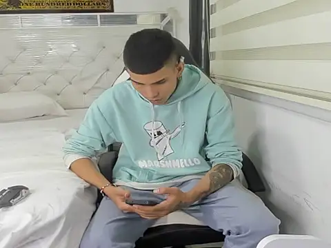 Snapshot of hot_king20 chatting on February 9, 4:46 am hot king20 online show from February 9, 4:46 am