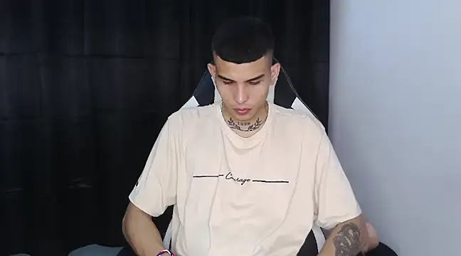 Snapshot of hot_king20 chatting on March 23, 2:26 am hot king20 online show from March 23, 2:26 am