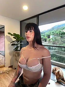 Snapshot of Helenbronwx chatting on February 2, 10:28 pm Helenbronwx online show from February 2, 10:28 pm