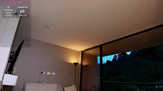 Helenbronwx online show from November 28, 10:43 pm