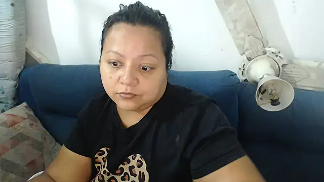 jennyferloopez online show from February 12, 11:43 am