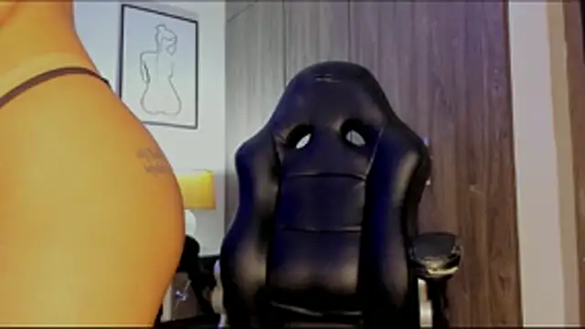 HollyEvanz online show from November 29, 4:45 am