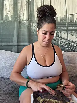 Bigbuttbrooklynn online show from April 8, 6:42 pm