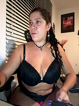 Snapshot of Bigbuttbrooklynn chatting on November 10, 5:01 am Bigbuttbrooklynn online show from November 10, 5:01 am