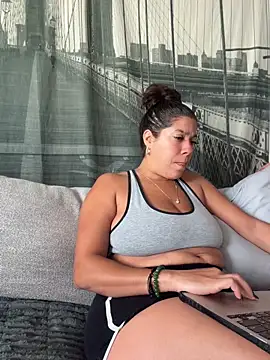 Bigbuttbrooklynn online show from April 22, 5:53 pm