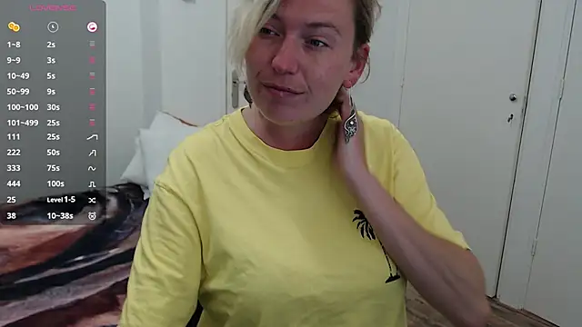 Snapshot of cumfun chatting on October 1, 7:13 am cumfun online show from October 1, 7:13 am