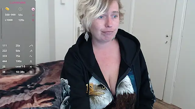 Snapshot of cumfun chatting on September 18, 9:18 pm cumfun online show from September 18, 9:18 pm