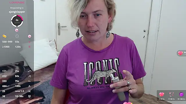 Snapshot of cumfun chatting on October 2, 7:34 am cumfun online show from October 2, 7:34 am