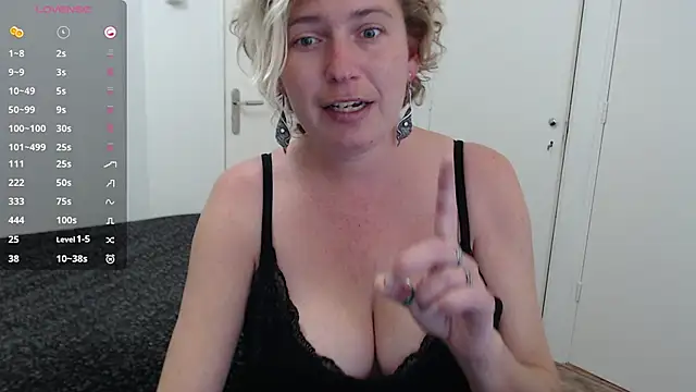 Snapshot of cumfun chatting on October 14, 7:31 am cumfun online show from October 14, 7:31 am