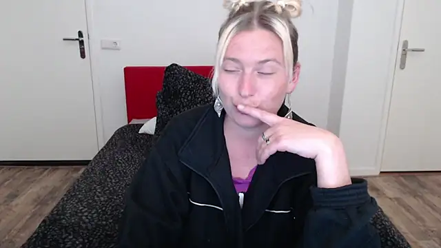 Snapshot of cumfun chatting on March 10, 11:06 pm cumfun online show from March 10, 11:06 pm