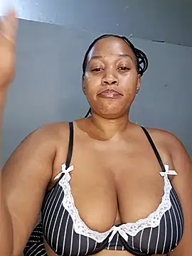 Toya P online show from October 18, 9:06 pm