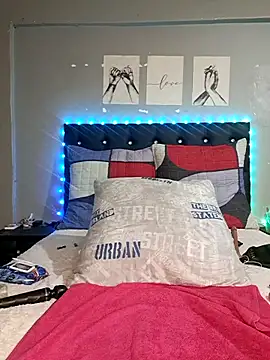 Toya P online show from December 13, 8:04 pm