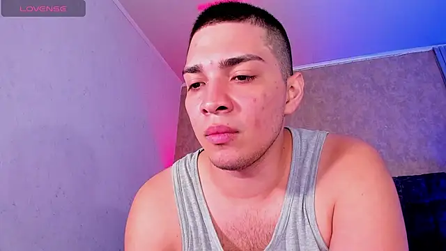 Snapshot of JUANDIAMONDS98 chatting on February 20, 1:30 pm JUANDIAMONDS98 online show from February 20, 1:30 pm