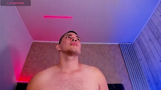 Snapshot of JUANDIAMONDS98 chatting on February 21, 1:11 pm JUANDIAMONDS98 online show from February 21, 1:11 pm