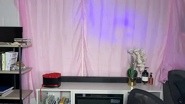 SashaEstrella online show from March 28, 7:09 am