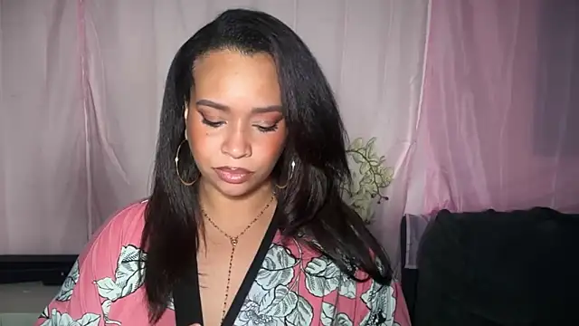 Snapshot of SashaEstrella chatting on June 14, 11:33 am SashaEstrella online show from June 14, 11:33 am