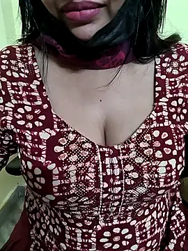 Snapshot of lovely_zara chatting on January 2, 6:01 pm lovely zara online show from January 2, 6:01 pm