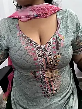 Snapshot of lovely_zara chatting on September 20, 12:21 pm lovely zara online show from September 20, 12:21 pm