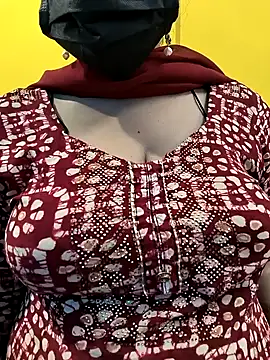 Snapshot of lovely_zara chatting on January 2, 6:07 am lovely zara online show from January 2, 6:07 am