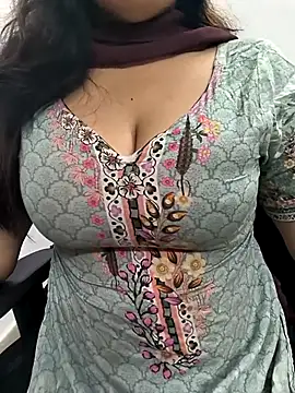Snapshot of lovely_zara chatting on October 19, 12:57 am lovely zara online show from October 19, 12:57 am