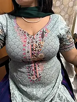 Snapshot of lovely_zara chatting on February 24, 6:16 am lovely zara online show from February 24, 6:16 am