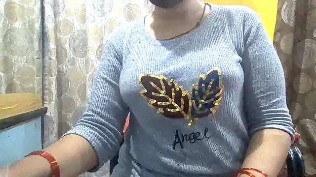 Snapshot of lovely_zara chatting on December 3, 11:51 am lovely zara online show from December 3, 11:51 am