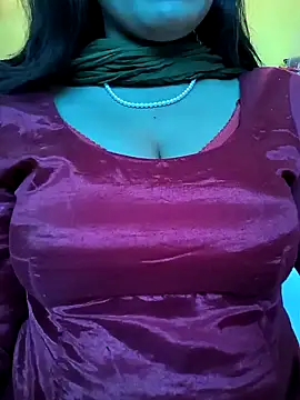 Snapshot of lovely_zara chatting on February 16, 7:26 am lovely zara online show from February 16, 7:26 am