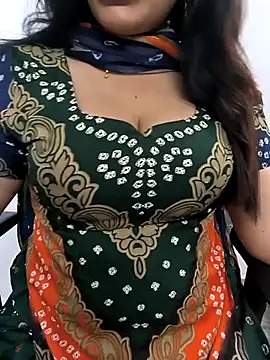 Snapshot of lovely_zara chatting on October 3, 6:31 pm lovely zara online show from October 3, 6:31 pm