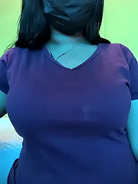 Snapshot of lovely_zara chatting on December 16, 7:48 am lovely zara online show from December 16, 7:48 am