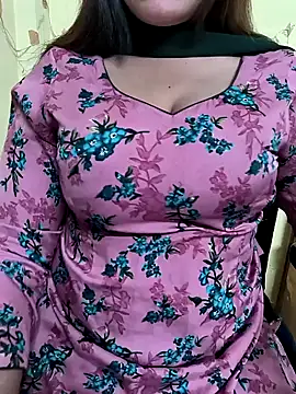 Snapshot of lovely_zara chatting on January 31, 6:36 pm lovely zara online show from January 31, 6:36 pm