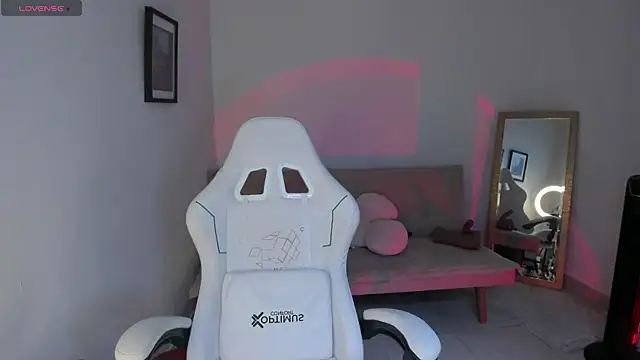sweet pink  online show from May 8, 1:26 pm
