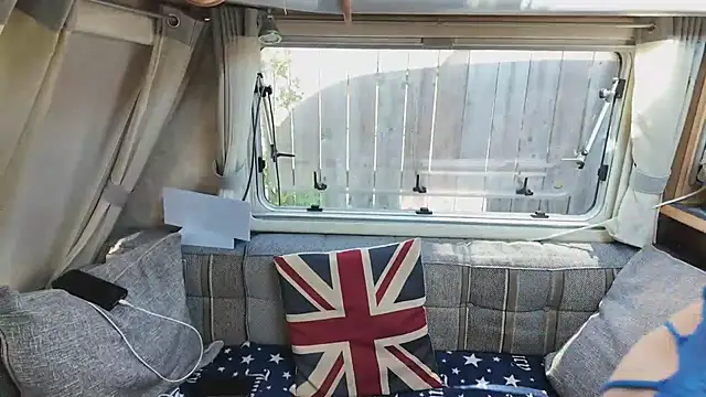 Snapshot of British__Rosie chatting on July 15, 8:21 am British Rosie online show from July 15, 8:21 am