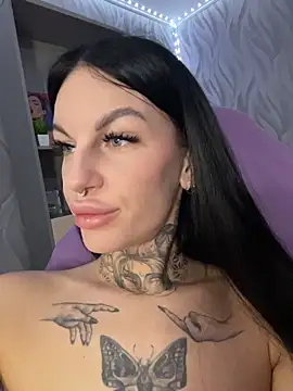 Snapshot of angel_devil_forever chatting on June 6, 10:15 pm angel devil forever online show from June 6, 10:15 pm