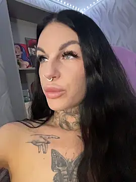Snapshot of angel_devil_forever chatting on June 19, 10:25 pm angel devil forever online show from June 19, 10:25 pm