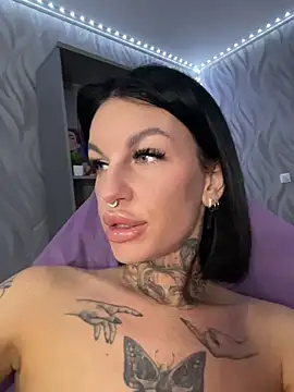 Snapshot of angel_devil_forever chatting on June 17, 10:19 pm angel devil forever online show from June 17, 10:19 pm